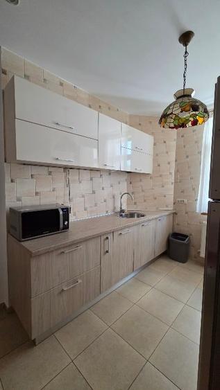 Apartament cu 4 camere decomandat, mobilat în Primăverii