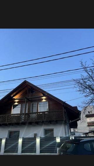 Casă cu 4 camere cu Teren 5000 Mp în Central