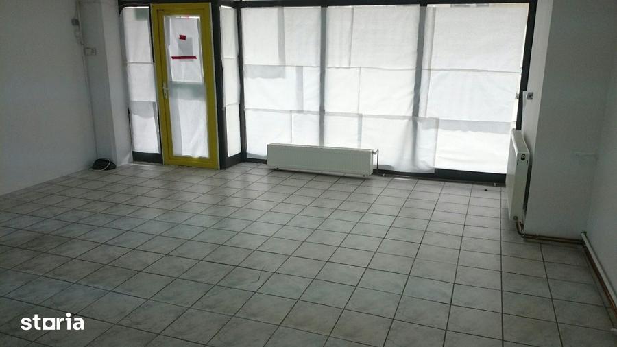 Spațiu comercial, de 70 mp, în Podu Roș