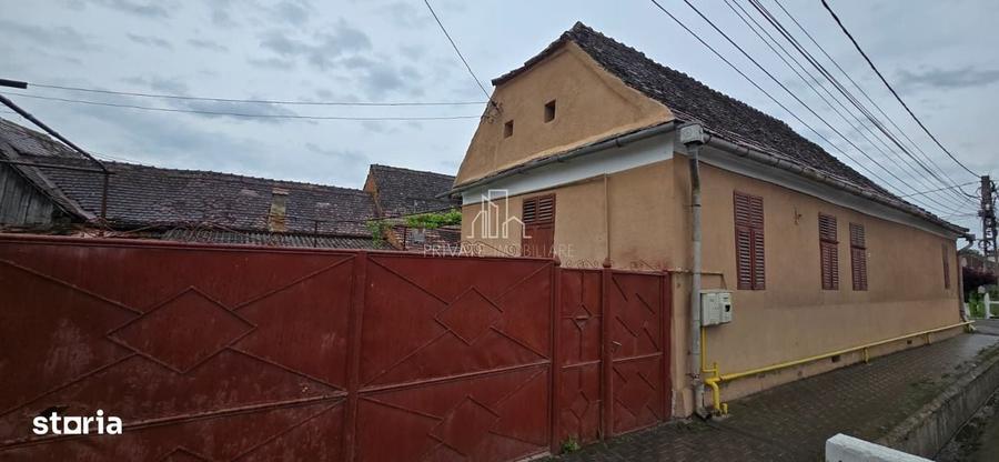 Casă cu 4 camere în Vânători