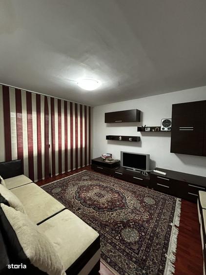 Apartament cu 3 camere decomandat în 9 Mai