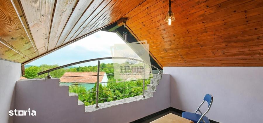 Casă cu 6 camere decomandat cu Teren 935 Mp în Central