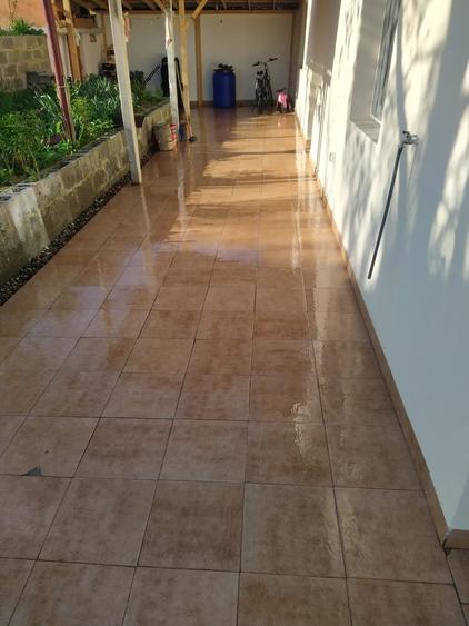 Casă individuală cu 3 camere cu Canalizare în Est
