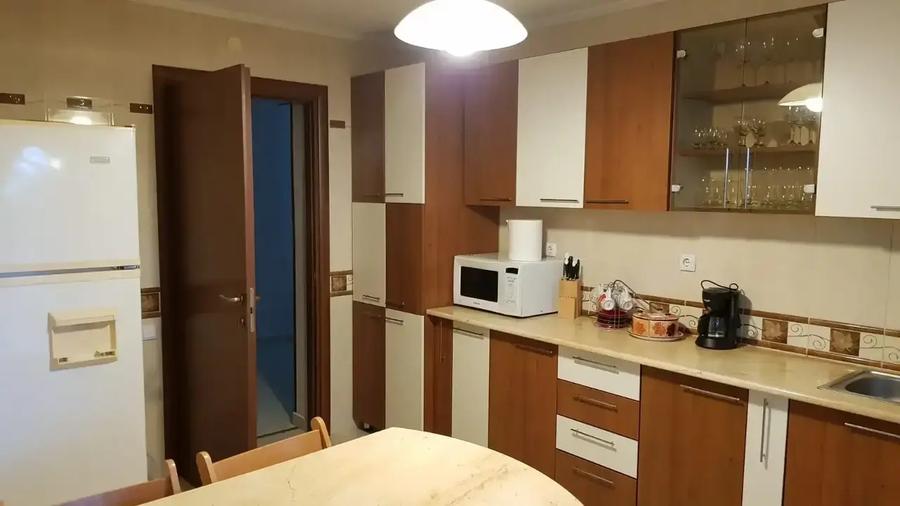 Casă cu 6 camere cu Teren 6200 Mp în Provița de Jos