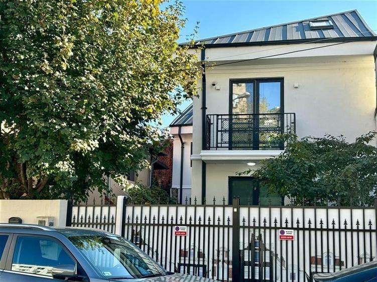 Casă individuală cu 5 camere cu Teren 173 Mp în Polonă