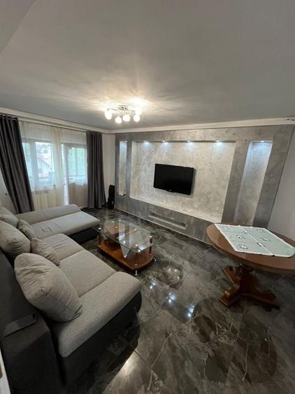 Apartament cu 3 camere decomandat în Obor
