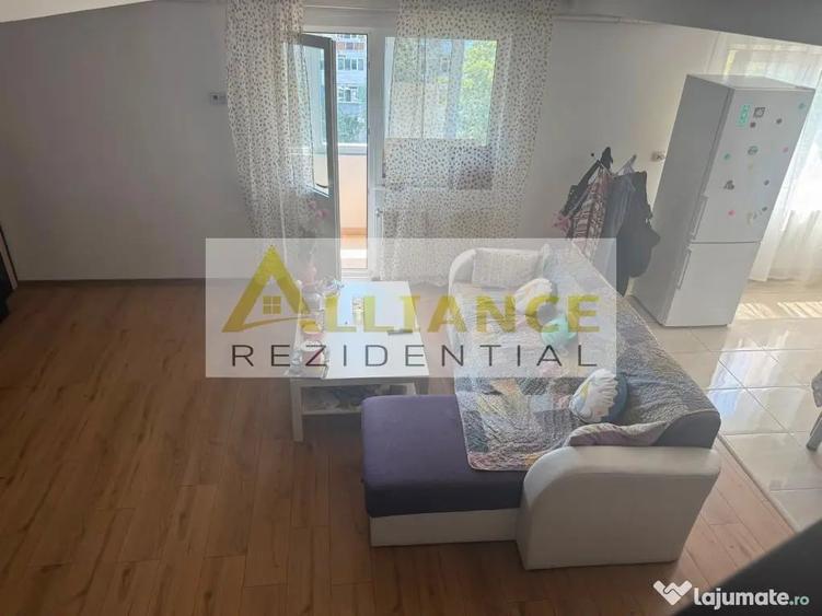 Apartament cu 3 camere semidecomandat în Berceni