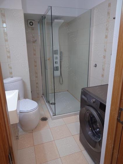 Apartament cu 4 camere decomandat în Libertății