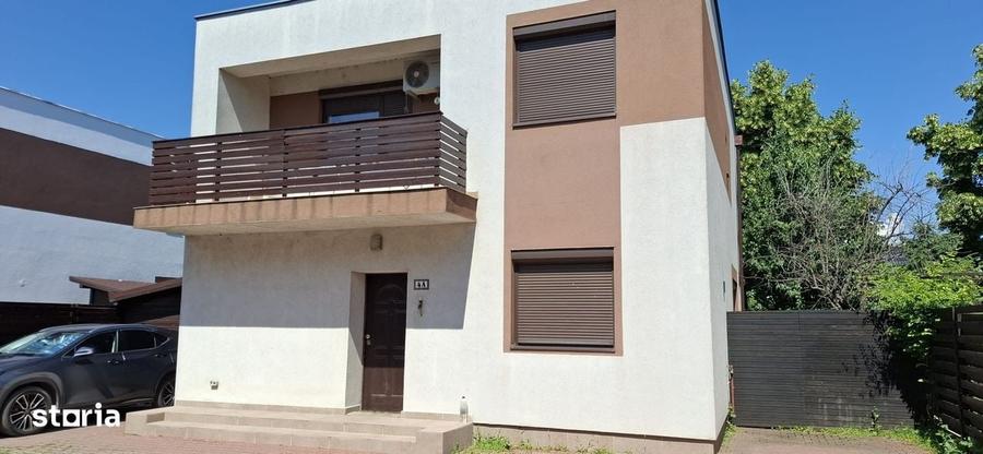 Casă cu 4 camere în Glina