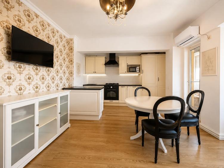 Apartament cu 4 camere decomandat, mobilat în Tomis Nord