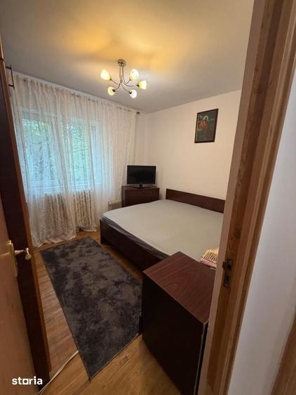 Apartament cu 3 camere semidecomandat în Crângași