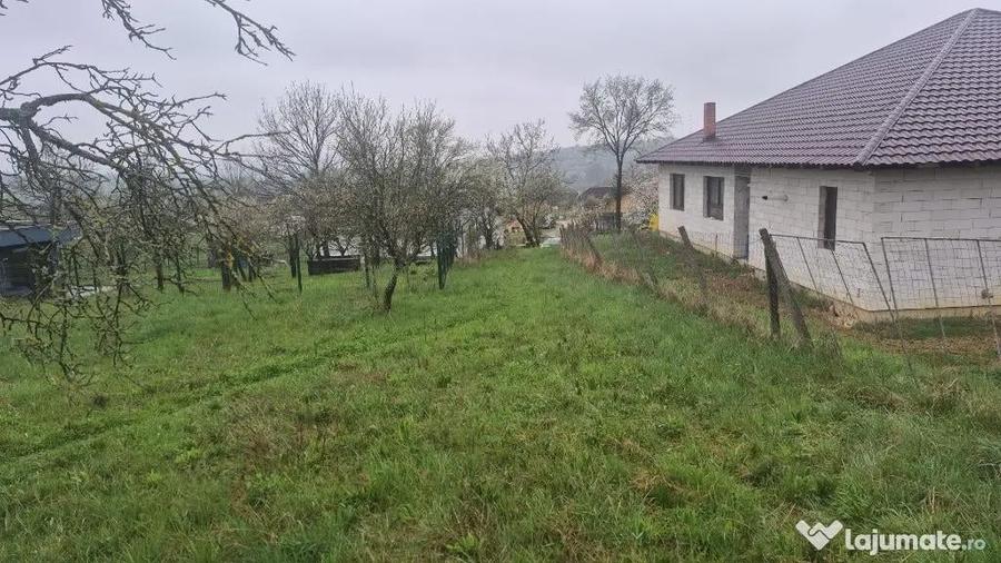 Grosi, zona Primariei, 40 ari teren - 1