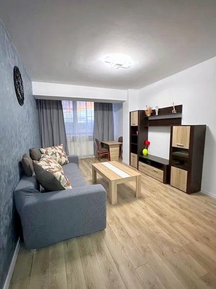 Apartament cu 3 camere semidecomandat în Mărăști