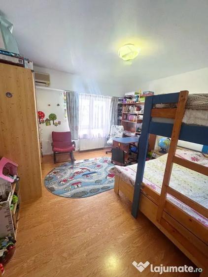 Apartament cu 3 camere decomandat în Babadag