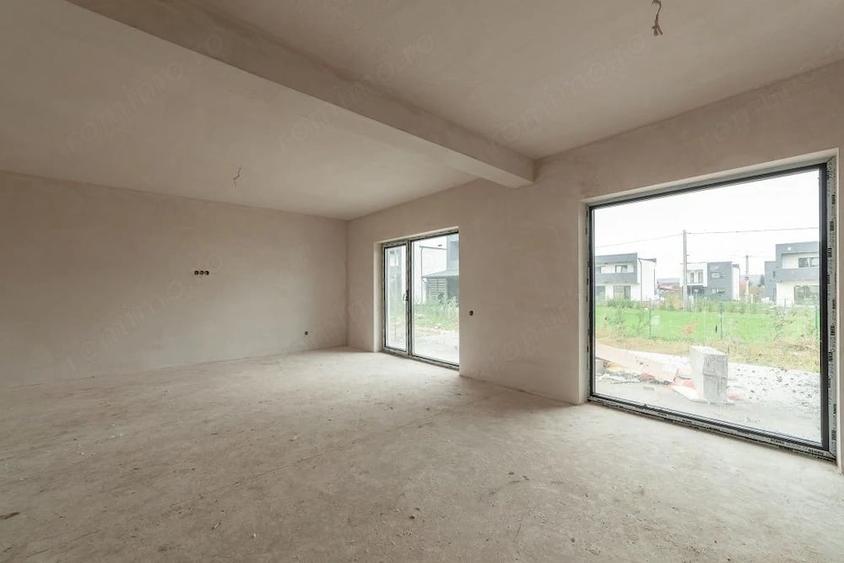 Casă cu 4 camere cu Teren 470 Mp în Micești
