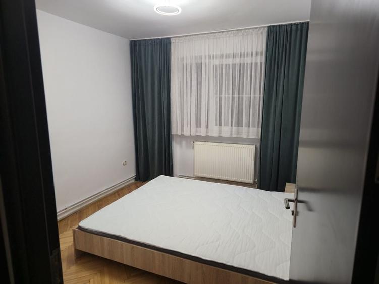 Apartament cu 4 camere decomandat în Central