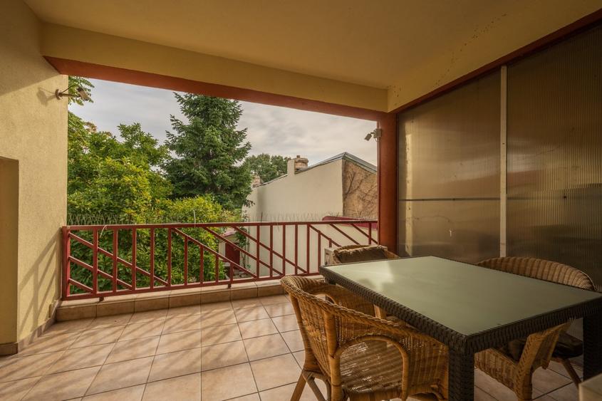 Casă individuală cu 8 camere cu Canalizare în Turda