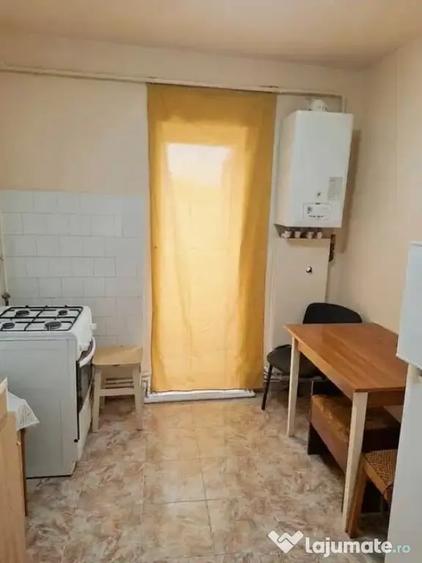 Apartament cu 2 camere decomandat în Radu Negru