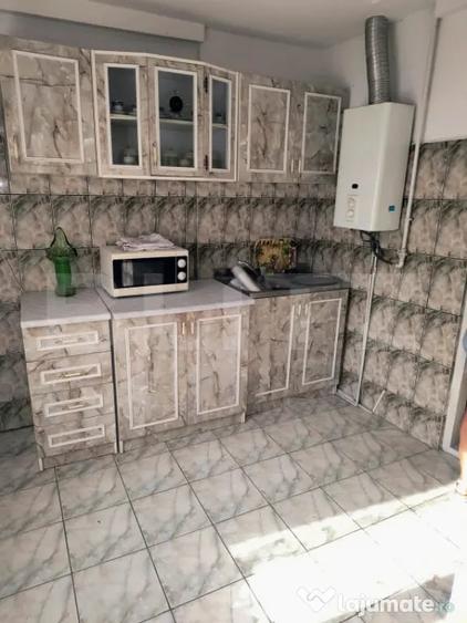 Casă cu 4 camere cu Teren 2064 Mp în Central