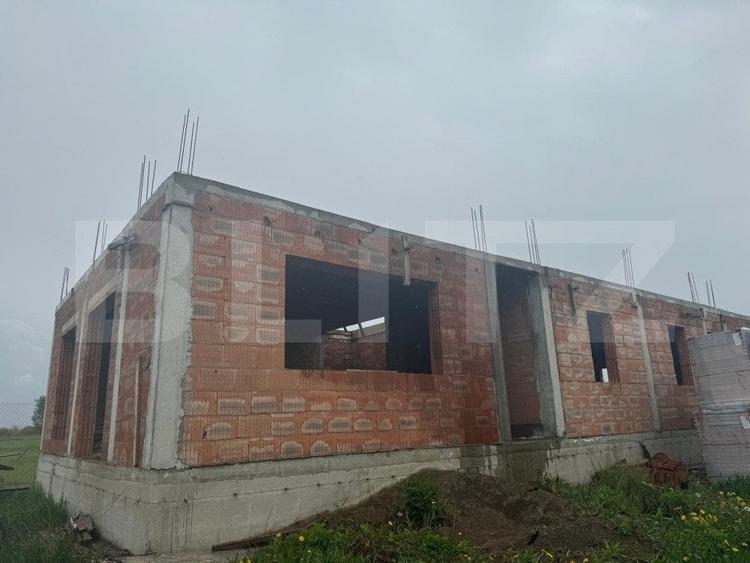 Duplex cu 4 camere cu Canalizare în Central