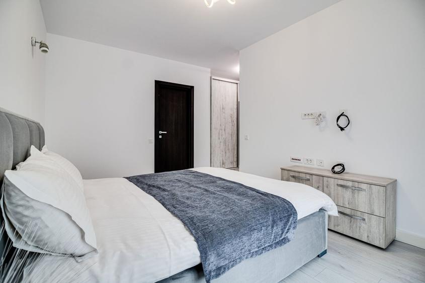 Apartament cu 3 camere semidecomandat în Pipera