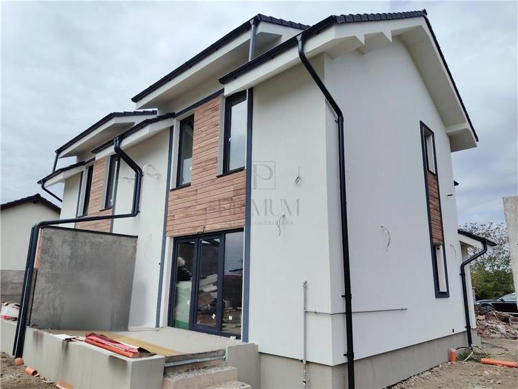 Duplex cu 4 camere cu Canalizare în Moșnița Nouă