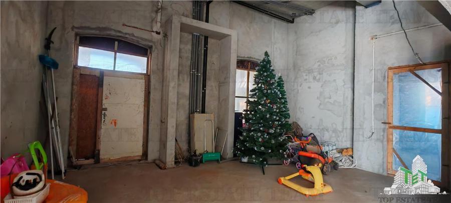 Casă individuală cu 10 camere cu Canalizare în Drumul Taberei