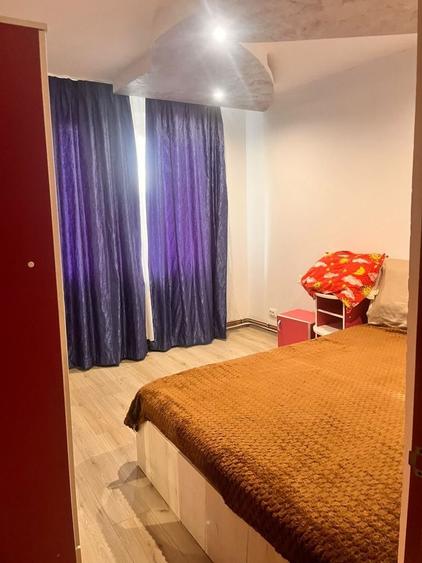 Apartament cu 2 camere semidecomandat în Craiovei