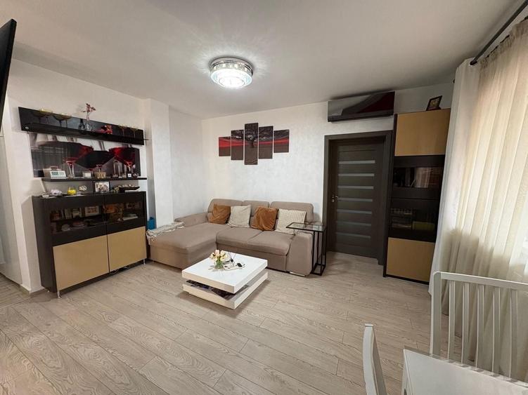 Apartament cu 3 camere decomandat, mobilat în Central