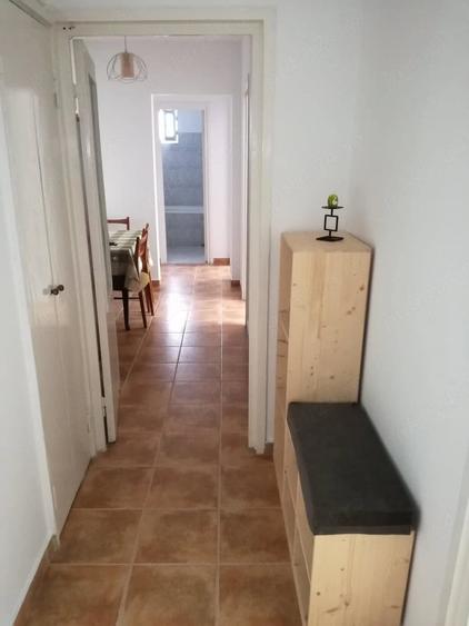 Apartament cu 3 camere decomandat în Podu Roș