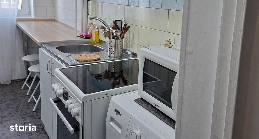Apartament cu 2 camere decomandat în Podu Roș