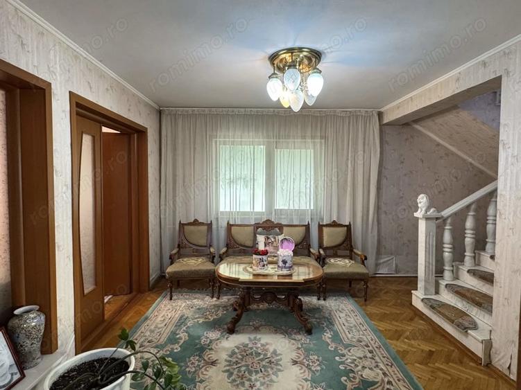 Casă cu 6 camere cu Teren 4057 Mp în Găneasa