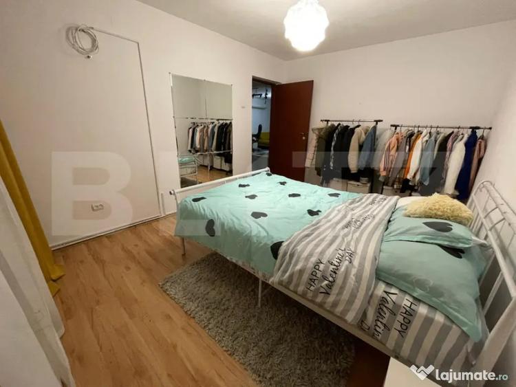 Apartament cu 3 camere semidecomandat în Micro 5