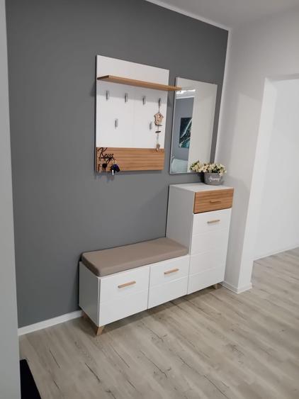 Apartament cu 3 camere semidecomandat, mobilat în Micro 16
