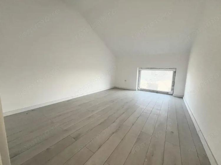 Casă cu 5 camere cu Teren 653 Mp în Giarmata