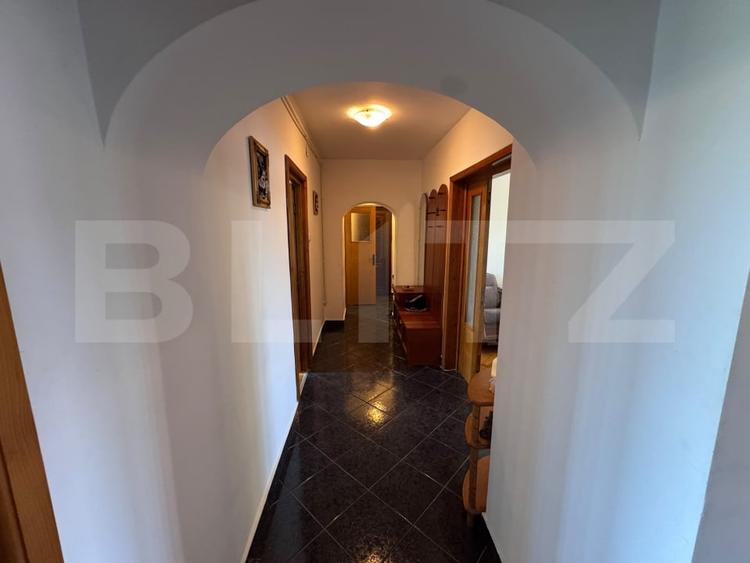 Apartament cu 3 camere decomandat, mobilat în Micro 11
