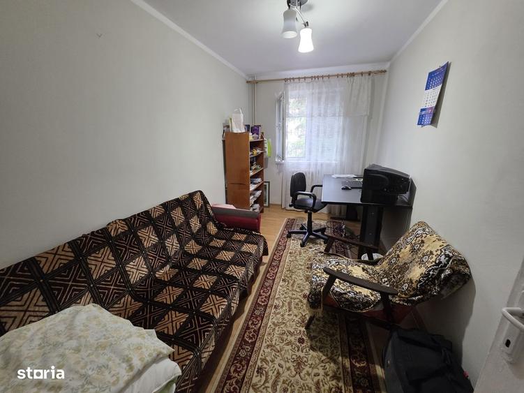 Apartament cu 4 camere semidecomandat în Hipodrom