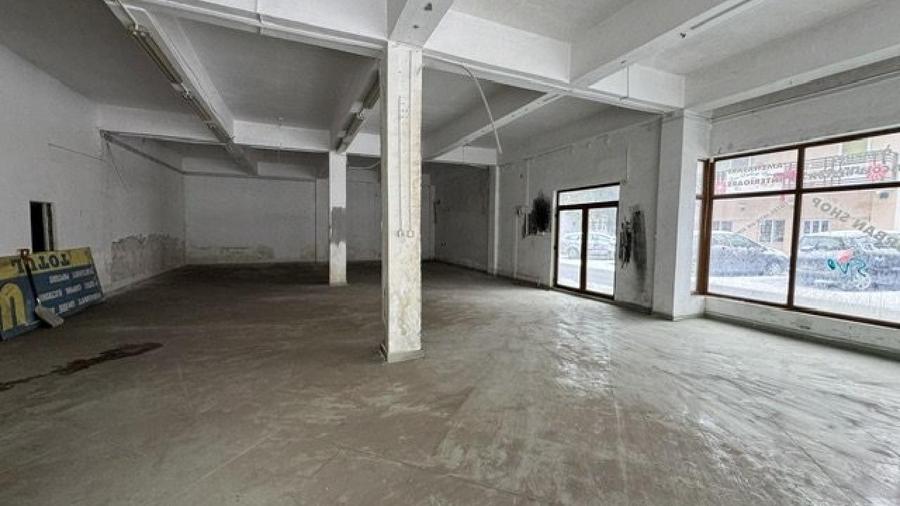 Spațiu comercial, de 200 mp, în Central