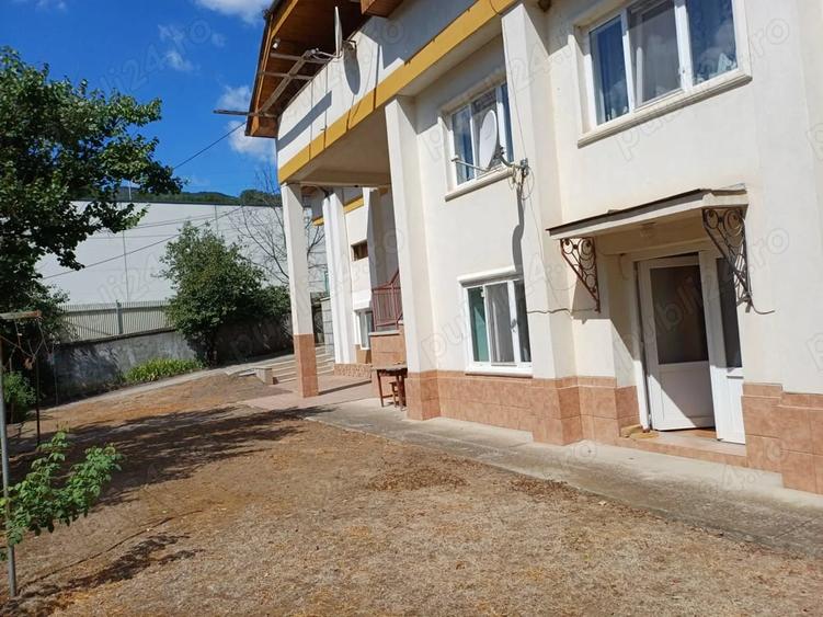 Casă cu 6 camere în Central