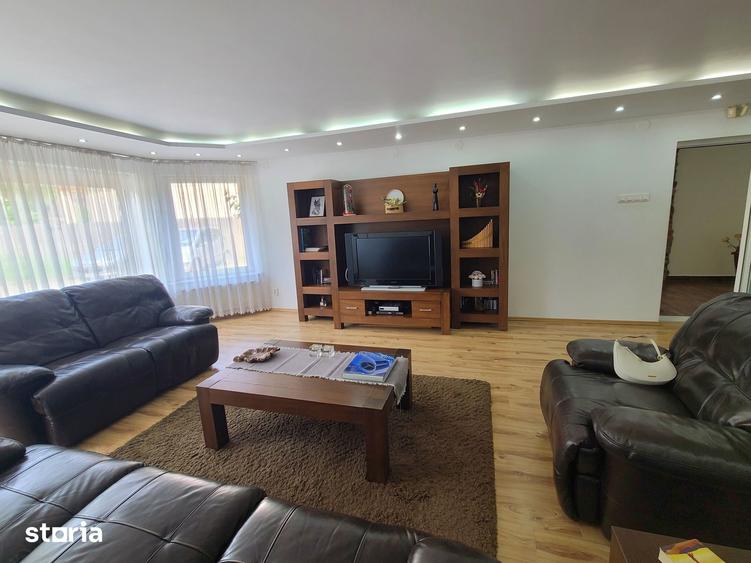 Casă cu 7 camere cu Teren 900 Mp în Corunca