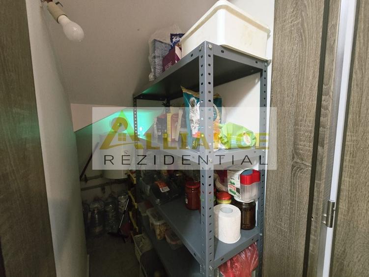 Casă individuală cu 5 camere cu Canalizare în Berceni