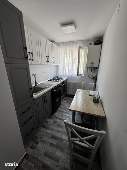 Apartament cu 3 camere semidecomandat în Boldești