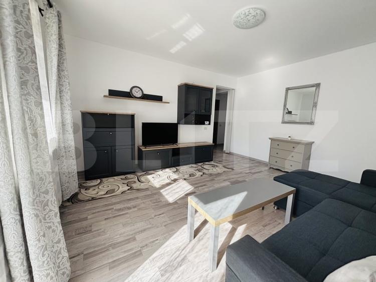 Apartament cu 3 camere decomandat, mobilat în Tractorul