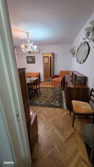 Apartament cu 4 camere semidecomandat în Colentina