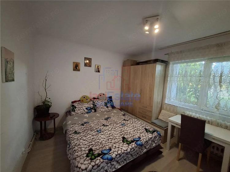 Apartament cu 2 camere decomandat în Filiași
