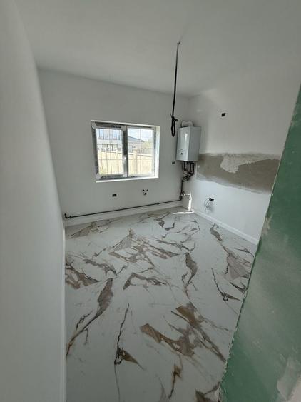 Casă cu 4 camere în Exterior Vest
