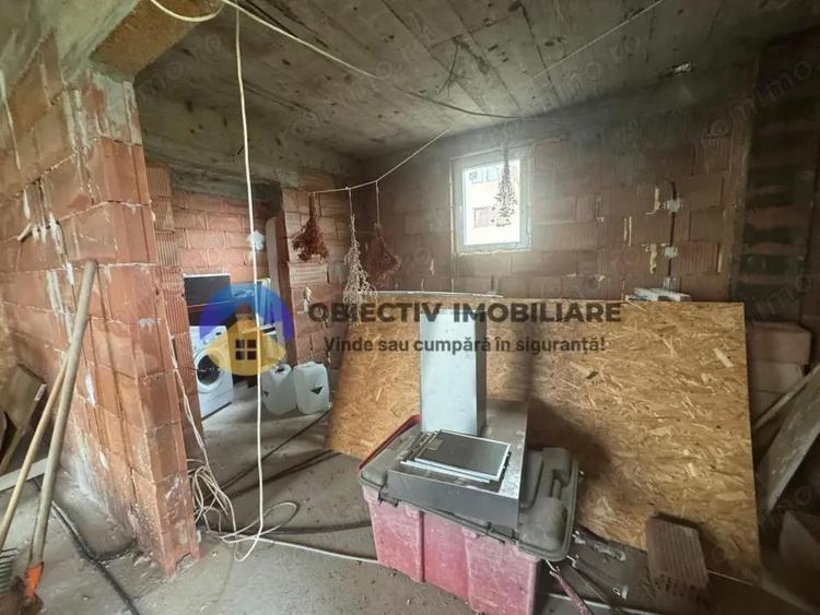 Casă cu 4 camere cu Teren 1800 Mp în Grumăzești