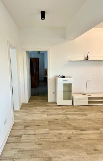 Apartament cu 3 camere semidecomandat, mobilat în Herăstrău