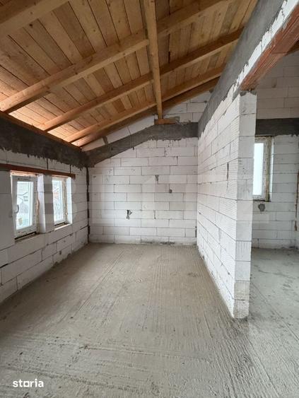 Casă cu 5 camere cu Teren 250 Mp în Malu Mare