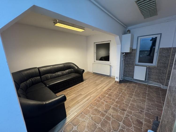 Apartament cu 3 camere semidecomandat, mobilat în Beclean